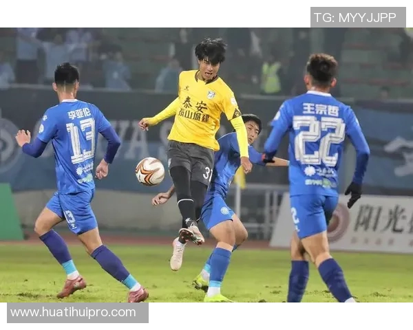 神奇扑救！王大雷在第18分钟成功挡住叶楚贵的近距离头球射门